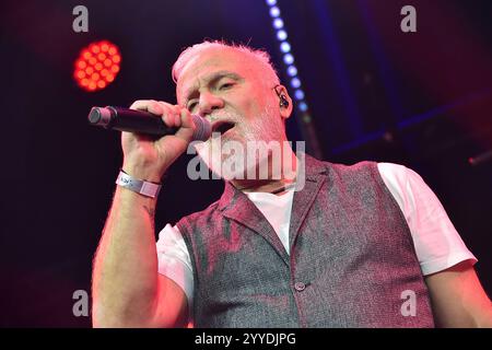 30 Jahre Weihnachten mit Frank Zander Nino de Angelo zum 30 TEN Jubilaeum von Frank Zander, Marcus Zander Weihnachten mit Frank & Familie Estrel Covention Center Berlin, AM 21.12.2024 *** 30 ans de Noël avec Frank Zander Nino de Angelo pour le 30ème anniversaire de Frank Zander, Marcus Zander Christmas avec Frank Family Estrel Covention Center Berlin, le 21 12 2024 Photopress Mueller Banque D'Images