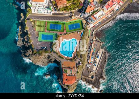 Vue aérienne du complexe de bâtiments résidentiels à Tenerife, Espagne. Banque D'Images