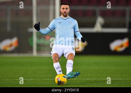 Lecce, Italie. 21 décembre 2024. Le dos gauche du Lazio Nuno Tavares (30 SS Lazio) en action lors du match de football Serie A Enilive entre l'US Lecce et le SS Lazio au stade via del Mare à Lecce, Italie, samedi 21 décembre 2024. (Crédit image : &#xa9 ; Giovanni Evangelista/LaPresse) crédit : LaPresse/Alamy Live News Banque D'Images