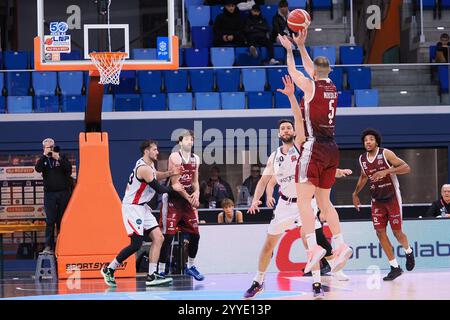 Milan, Italie. 21 décembre 2024. Lazar Nikolic (panier HDL Nardo) lors du Wegreenit Urania Milano vs HDL Nardo basket, match italien de basket-ball Serie A2 hommes à Milan, Italie, le 21 décembre 2024 crédit : Agence photo indépendante/Alamy Live News Banque D'Images