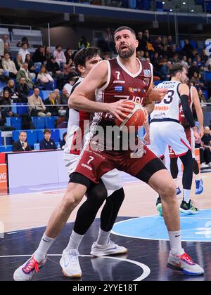 Milan, Italie. 21 décembre 2024. Antonio Iannuzzi (panier HDL Nardo) lors du Wegreenit Urania Milano vs HDL Nardo basket, match Italien de basket-ball Serie A2 hommes à Milan, Italie, le 21 décembre 2024 crédit : Agence photo indépendante/Alamy Live News Banque D'Images