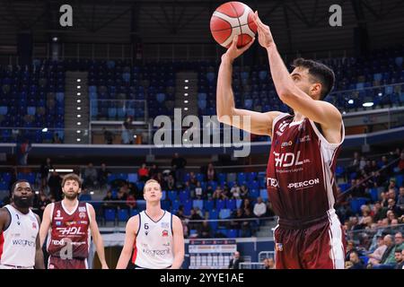 Milan, Italie. 21 décembre 2024. Ruben Zugno (panier HDL Nardo) lors du Wegreenit Urania Milano vs HDL Nardo basket, match italien de basket-ball Serie A2 hommes à Milan, Italie, le 21 décembre 2024 crédit : Agence photo indépendante/Alamy Live News Banque D'Images