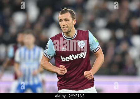 Tomas Soucek (28 West Ham) lors du match de premier League entre West Ham United et Brighton et Hove Albion au London Stadium de Stratford le samedi 21 décembre 2024. (Photo : Kevin Hodgson | mi News) crédit : MI News & Sport /Alamy Live News Banque D'Images