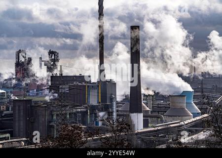 Panorama de l'aciérie ThyssenKrupp à Duisburg-Bruckhausen, hauts fourneaux 8 et 9, Rhénanie du Nord-Westphalie, Allemagne. Banque D'Images