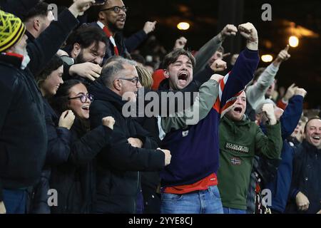 Les fans d'Arsenal célèbrent le match de premier League entre Crystal Palace et Arsenal à Selhurst Park, Londres, le samedi 21 décembre 2024. (Photo : Tom West | mi News) crédit : MI News & Sport /Alamy Live News Banque D'Images