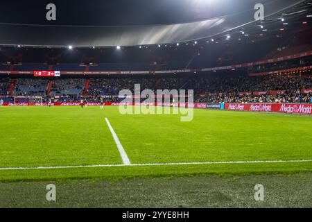 Rotterdam, pays-Bas. 21 décembre 2024. ROTTERDAM, PAYS-BAS - 21 DÉCEMBRE : bannière commerciale MediaMarkt lors du match Néerlandais Azerion Women's Eredivisie entre Feyenoord et PSV au Stadion Feyenoord le 21 décembre 2024 à Rotterdam, pays-Bas. (Photo de Leiting Gao/Orange Pictures) crédit : Orange pics BV/Alamy Live News Banque D'Images