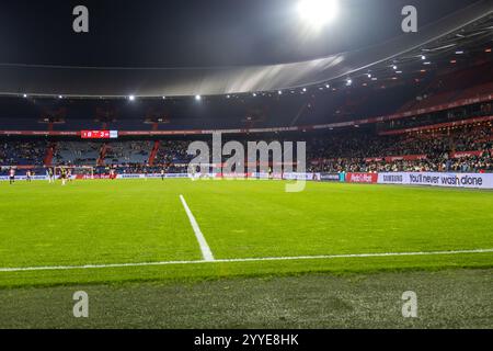 Rotterdam, pays-Bas. 21 décembre 2024. ROTTERDAM, PAYS-BAS - 21 DÉCEMBRE : bannière commerciale MediaMarkt et Samsung lors du match Néerlandais Azerion Women's Eredivisie entre Feyenoord et PSV au Stadion Feyenoord le 21 décembre 2024 à Rotterdam, pays-Bas. (Photo de Leiting Gao/Orange Pictures) crédit : Orange pics BV/Alamy Live News Banque D'Images