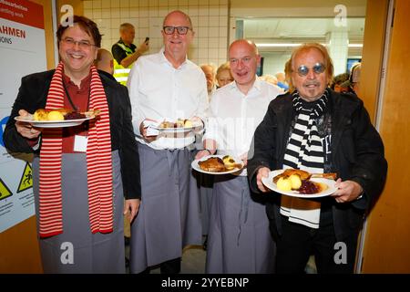 Marcus Zander, Dr Dietmar Woidtke député Land Brandenburg, Kai Wegner, Frank Zander BEI Frank Zanders 30. Weihnachtsfeier für Obdachlose 2024 im Estrel Convention Center. *** Marcus Zander, Dr Dietmar Woidtke député de l'État de Brandebourg, Kai Wegner, Frank Zander à Frank Zanders 30e fête de Noël pour les sans-abri 2024 au Centre de congrès d'Estrel Banque D'Images