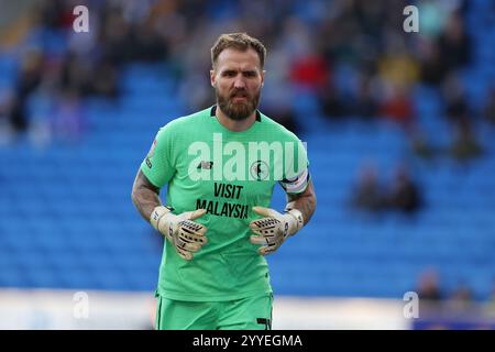 Cardiff, Royaume-Uni. 21 décembre 2024. Jak Alnwick, le gardien de Cardiff City regarde. EFL Skybet championnat match, Cardiff City v Sheffield Utd au Cardiff City Stadium de Cardiff, pays de Galles, samedi 21 décembre 2024. Cette image ne peut être utilisée qu'à des fins éditoriales. Usage éditorial exclusif, photo par Andrew Orchard/Andrew Orchard photographie sportive/Alamy Live News crédit : Andrew Orchard photographie sportive/Alamy Live News Banque D'Images