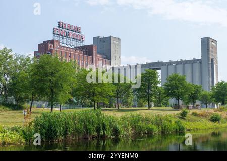 Montréal, Québec, Canada - 5 août 2021 : construction de l'usine de farine Five Roses à Montréal. Banque D'Images