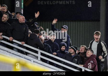 Burnley, Royaume-Uni. 21 décembre 2024. Turf Moor, Bunrley, Angleterre, 21 décembre 2024 : les fans de Burnley lors du match EFL Sky Bet Championship entre Burnley et Watford à Turf Moor à Burnley, Angleterre, le 21 décembre 2024. (Sean Chandler/SPP) crédit : photo de presse sportive SPP. /Alamy Live News Banque D'Images