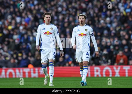 Leeds, Royaume-Uni. 21 décembre 2024. Joe Rodon de Leeds United et Ethan Ampadu de Leeds United lors du match du Sky Bet Championship Leeds United vs Oxford United à Elland Road, Leeds, Royaume-Uni, 21 décembre 2024 (photo Mark Cosgrove/News images) à Leeds, Royaume-Uni le 21/12/2024. (Photo de Mark Cosgrove/News images/SIPA USA) crédit : SIPA USA/Alamy Live News Banque D'Images