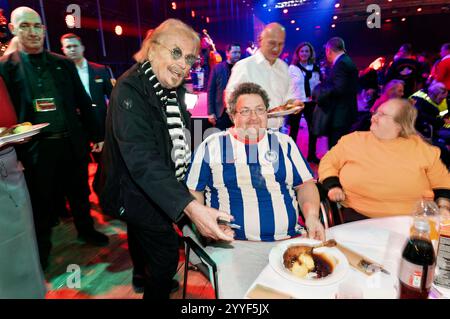 Frank Zander BEI Frank Zanders 30. Weihnachtsfeier für Obdachlose und Bedürftige 2024 im Estrel Convention Center. Berlin, 21.12.2024 *** Frank Zander à Frank Zanders 30e fête de Noël pour les sans-abri et les nécessiteux 2024 à l'Estrel Convention Center Berlin, 21 12 2024 Foto:xS.xZeitzx/xFuturexImagex zander 4277 Banque D'Images