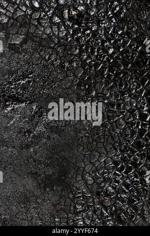 Texture de la matière organique brûlée. Fond de texture carbone de couleur éblouissante noire. Banque D'Images