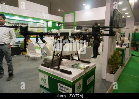 Rajkot, Gujarat, Inde. 21 décembre 2024. Jour 2 de Agri World Expo 2024, Agriown Drone. Crédit : Nasirkhan Davi/Alamy Live News Banque D'Images