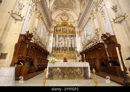 MODICA, ITALIE, 23 JUIN 2023 - L'autel de la cathédrale Saint-Georges à Modica, province de Raguse, Sicile, Italie Banque D'Images