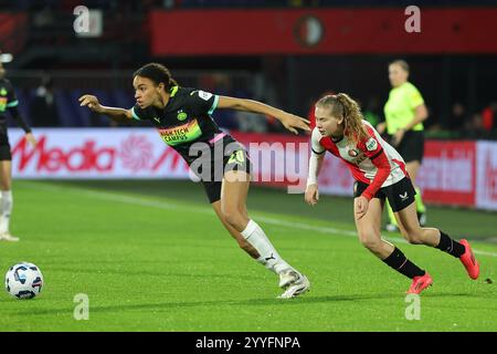 Nina Nijstad (20 ans) du PSV Eindhoven et Jarne Teulings (7 ans) du Feyenoord photographiés lors d’un match de football féminin entre Feyenoord et PSV Eindhoven, saison 2024 - 2025 de l’Azerion Women’s Eredivisie, le samedi 21 décembre 2024 à Rotterdam, pays-Bas. PHOTO SPORTPIX | SEVIL OKTEM Banque D'Images