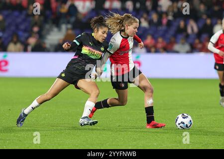 Chimera Ripa (10 ans) du PSV Eindhoven et Jarne Teulings (7 ans) de Feyenoord photographiés lors d’un match de football féminin entre Feyenoord et PSV Eindhoven, saison 2024 - 2025 de l’Azerion Women’s Eredivisie, le samedi 21 décembre 2024 à Rotterdam, pays-Bas. PHOTO SPORTPIX | SEVIL OKTEM Banque D'Images