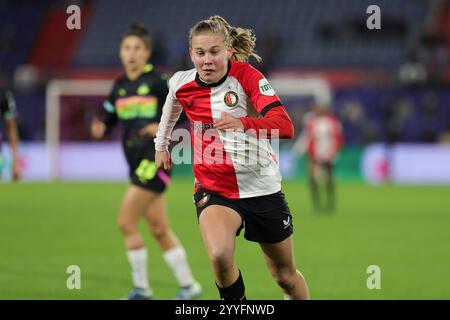 Jarne Teulings (7 ans) de Feyenoord photographié lors d'un match de football féminin entre Feyenoord et PSV Eindhoven, saison 2024 - 2025 de l'Eredivisie féminine d'Azerion, le samedi 21 décembre 2024 à Rotterdam, pays-Bas . PHOTO SPORTPIX | SEVIL OKTEM Banque D'Images