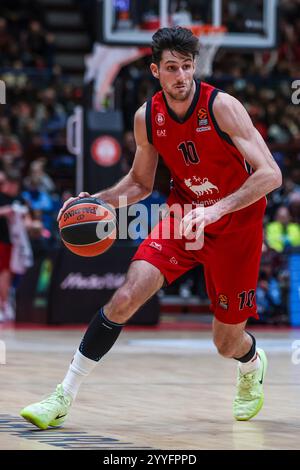 Leandro Bolmaro #10 de l'EA7 Emporio Armani Milan vu en action lors du match Round 17 de la saison régulière de Turkish Airlines EuroLeague 2024/25 entre l'EA7 Emporio Armani Milan et le FC Bayern Munich au Forum Unipol. Score final EA7 Emporio Armani Milan78 | 79 FC Bayern Munich Banque D'Images