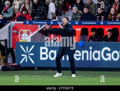 Leverkusen, BayArena, 21.12.2024 : entraîneur Xabi Alonso (Bayer 04 Leverkusen) energisch beim Spiel der 1.Bundesliga Bayer 04 Leverkusen vs. SC Freiburg. Banque D'Images