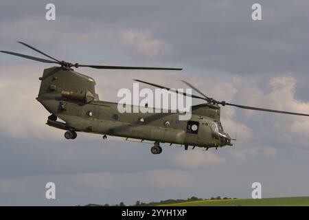 Royal Air Force Boeing CH-47D, Chinook HC4, hélicoptère en vol Banque D'Images