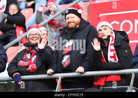 Utrecht, pays-Bas. 22 décembre 2024. UTRECHT, PAYS-BAS - 22 DÉCEMBRE : Utrechtfans lors du match néerlandais Eredivisie entre le FC Utrecht et Fortuna Sittard au Stadion de Galgenwaard le 22 décembre 2024 à Utrecht, pays-Bas. (Photo de Ben Gal/Orange Pictures) crédit : Orange pics BV/Alamy Live News Banque D'Images