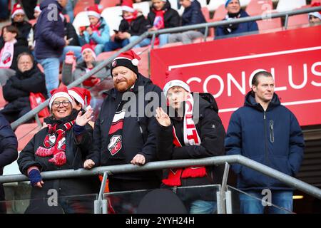 Utrecht, pays-Bas. 22 décembre 2024. UTRECHT, PAYS-BAS - 22 DÉCEMBRE : Utrechtfans lors du match néerlandais Eredivisie entre le FC Utrecht et Fortuna Sittard au Stadion de Galgenwaard le 22 décembre 2024 à Utrecht, pays-Bas. (Photo de Ben Gal/Orange Pictures) crédit : Orange pics BV/Alamy Live News Banque D'Images