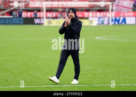 Roterdam, pays-Bas. 22 décembre 2024. ROTTERDAM, 21-12-2024, Stadium Het Kasteel, saison 2024/2025, Dutch Eredivisie Football entre Sparta Rotterdam et Ajax, entraîneur Ajax Francesco Farioli crédit : Pro Shots/Alamy Live News Banque D'Images