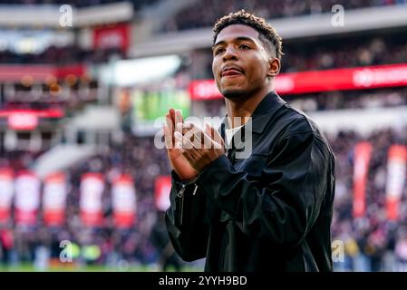 Eindhoven, pays-Bas. 22 décembre 2024. EINDHOVEN, PAYS-BAS - 22 DÉCEMBRE : Shurandy Sambo applaudit les fans lors du match néerlandais Eredivisie entre PSV et Feyenoord au Philips Stadion le 22 décembre 2024 à Eindhoven, pays-Bas. (Photo par Andre Weening/Orange Pictures) crédit : Orange pics BV/Alamy Live News Banque D'Images