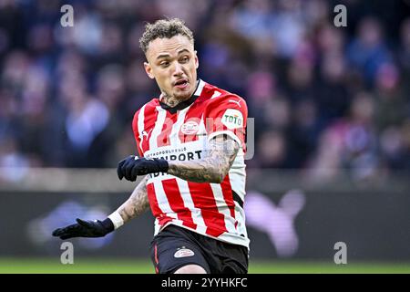 Eindhoven, pays-Bas. 22 décembre 2024. EINDHOVEN, 22-12-2024, stade Philips, football, eredivisie néerlandaise, saison 2024/2025, joueur PSV Noa Lang pendant le match PSV - Feyenoord crédit : Pro Shots/Alamy Live News Banque D'Images