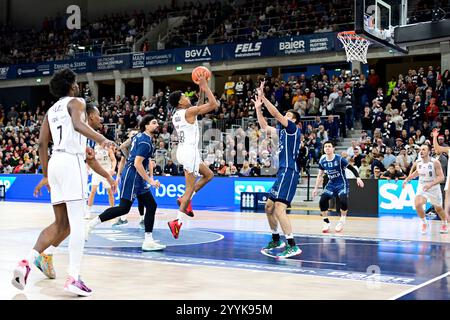 Ronaldo Segu (Bamberg Baskets, #10) easyCredit BBL, MLP-Academics Heidelberg v. Bamberg Baskets, SNP-Dome, Heidelberg, 22.12.2024 Banque D'Images
