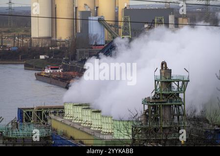 Systèmes de ventilateurs, tours de refroidissement des usines chimiques sur le côté blanc de la cokerie de Schwelgern, qui fournit plus de 2,5 millions de tonnes de coke à Banque D'Images