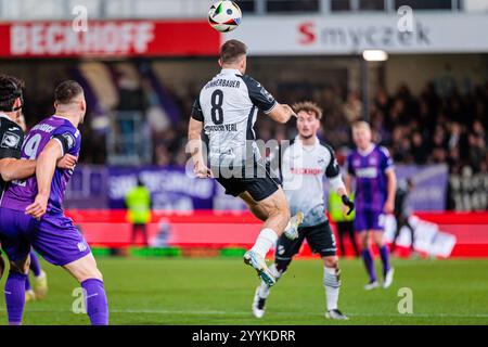 Verl, Deutschland. 22 décembre 2024. Patrick Kammerbauer (SC Verl, #08) GER, SC Verl v. VfL Osnabrueck, Fussball, 3. Liga, 19 ans. Spieltag, Spielzeit 2024/2025, 22.12.2024 le Règlement DFL interdit toute utilisation de photographes comme séquences d'images et/ou quasi-vidéo. Foto : Eibner-Pressefoto/Jan Rollinger crédit : dpa/Alamy Live News Banque D'Images