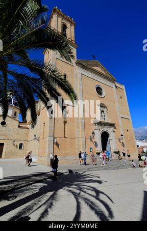 L'église à dôme bleu de la Vierge del Consuelo, ( paroisse de notre-Dame de consolation ), ville d'Altea, Costa Blanca, Espagne, Europe Banque D'Images