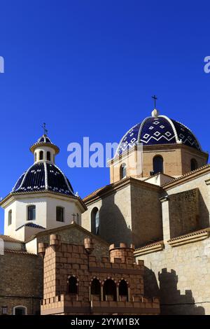 L'église à dôme bleu de la Vierge del Consuelo, ( paroisse de notre-Dame de consolation ), ville d'Altea, Costa Blanca, Espagne, Europe Banque D'Images