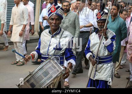 Batteur dans un groupe de marche à Chennai, Tamil Nadu, Inde Banque D'Images