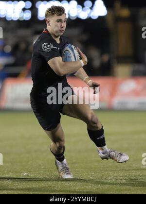 Hendon, Londres, Royaume-Uni. 22 décembre 2024. Hendon, Londres, Angleterre, 22 décembre 2024 : Tobias Elliott (14 Sarrasins) sur le ballon lors du match de rugby Gallagher Premiership entre les Sarrasins et les Saints de Northampton au StoneX Stadium à Hendon, Londres, Angleterre. (Jay Patel/SPP) crédit : photo de presse sportive SPP. /Alamy Live News Banque D'Images