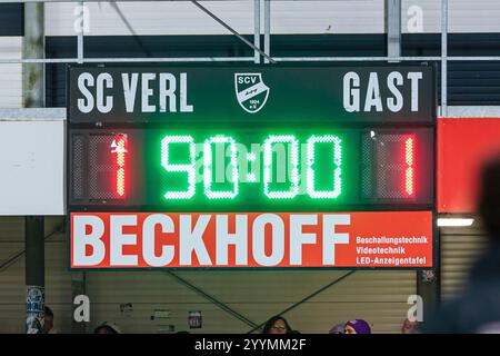Verl, Deutschland. 22 décembre 2024. Stand : 1:1 GER, SC Verl v. VfL Osnabrueck, Fussball, 3. Liga, 19 ans. Spieltag, Spielzeit 2024/2025, 22.12.2024 le Règlement DFL interdit toute utilisation de photographes comme séquences d'images et/ou quasi-vidéo. Foto : Eibner-Pressefoto/Jan Rollinger crédit : dpa/Alamy Live News Banque D'Images