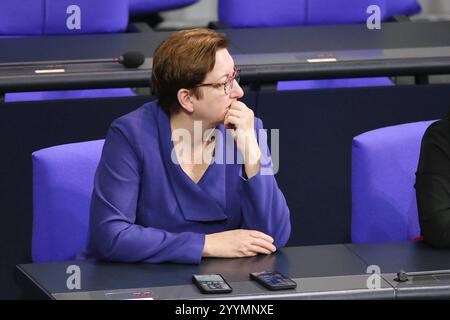 Berlin, Deutschland, 19 décembre 2024 : Deutscher Bundestag : 207. Bundestagssitzung : Bundesministerin für Wohnen, Stadtentwicklung und Bauwesen Klara Geywitz SPD *** Berlin, Allemagne, 19 12 2024 Bundestag allemand 207 Bundestag session Ministre fédéral du logement, du développement urbain et de la construction Klara Geywitz SPD Copyright : xdtsxNachrichtenagenturx dts 54775 Banque D'Images