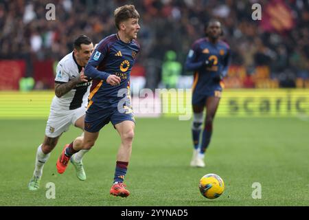 Rome, Italie 22.12.2024 : Alexis Saelemaekers de Roma pendant le championnat italien de football Serie A Enilive 2024-2025 match AS Roma vs Parma Calcio at Banque D'Images