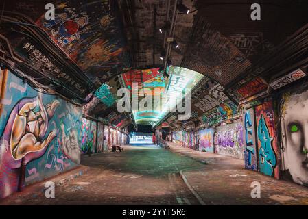 Street Art et graffiti du Leake Street tunnel à Londres Banque D'Images