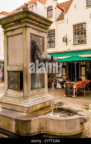 La fontaine à tête de cheval, Minnewater, Bruges, Flandre Occidentale, Belgique. Banque D'Images