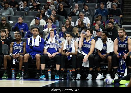 Sacramento, Californie, États-Unis. 22 décembre 2024. Le joueur débutant des Sacramento Kings est assis sur le banc pendant les dernières minutes de la défaite contre les Pacers de l'Indiana lors d'un match NBA au Golden 1 Center le dimanche 22 décembre 2024 à Sacramento. (Crédit image : © Paul Kitagaki Jr./ZUMA Press Wire) USAGE ÉDITORIAL SEULEMENT! Non destiné à UN USAGE commercial ! Banque D'Images