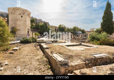Athènes, Attique - GR - Oct 25, 2024 le Forum romain d'Athènes, ou Agora romaine, est un ancien marché avec des ruines frappantes, y compris la Tour de th Banque D'Images