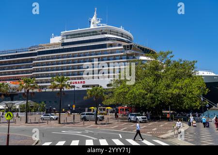 Navire de croisière Cunard MS Queen Elizabeth amarré au terminal de passagers outre-mer à Sydney Circular Quay, Nouvelle-Galles du Sud, Australie, 2024 Banque D'Images