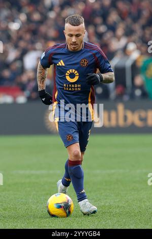 Rome, Latium, Italie. 22 décembre 2024. Angelino de Roma contrôle le ballon pendant le match de football Serie A AS Roma - Parma Calcio Stadio Olimpico le 22 décembre 2024 à Rome, Italie (crédit image : © Ciro de Luca/ZUMA Press Wire) USAGE ÉDITORIAL SEULEMENT! Non destiné à UN USAGE commercial ! Banque D'Images