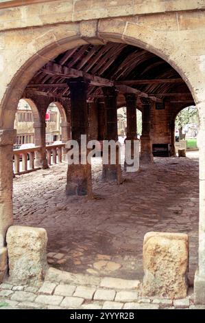 5 mai 1996 : Angleterre, Gloucestershire, Cotswolds, Chipping Campden, sous le Market Hall Banque D'Images