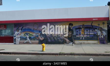 Los Angeles, Californie, États-Unis 28 février 2025 Kobe Bryant et LeBron James Lakers Street Art mural et Dodgers Street Art mural au 10864 la Grange Avenue le 28 février 2025 à Los Angeles, Californie, États-Unis. Photo de Barry King/Alamy Stock photo Banque D'Images