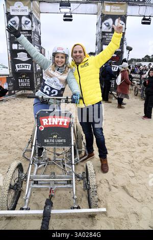 Susan Sideropoulos mit Ehemann Jakob Shtizberg beim Baltic Lights 2025 Charity Schilttenhunderennen in Heringsdorf auf Usedom AM 01.03.2025 *** Susan Sideropoulos avec son mari Jakob Shtizberg aux Baltic Lights 2025 Charity Schilttenhunderrennen in Heringsdorf on Usedom le 01 03 2025 Banque D'Images